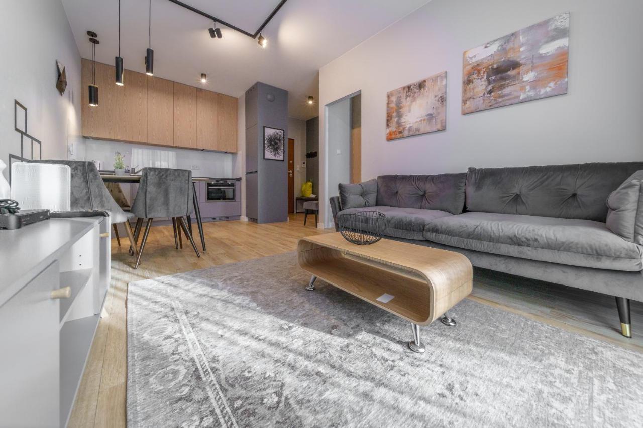 Bright And Charming- Golden Apartments- City Center&S18 Варшава Екстериор снимка