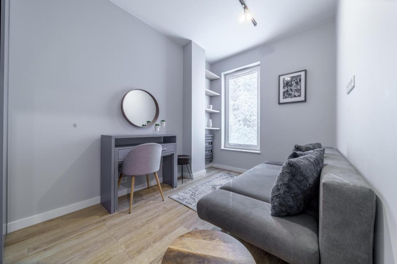 Bright And Charming- Golden Apartments- City Center&S18 Варшава Екстериор снимка