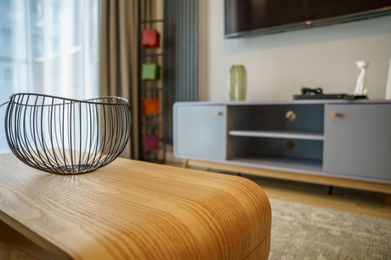 Bright And Charming- Golden Apartments- City Center&S18 Варшава Екстериор снимка