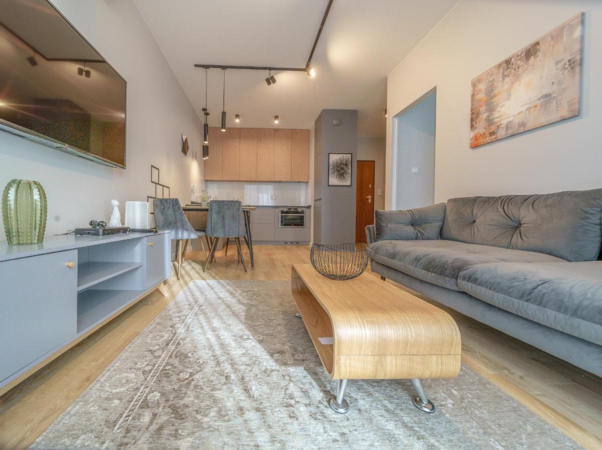 Bright And Charming- Golden Apartments- City Center&S18 Варшава Екстериор снимка