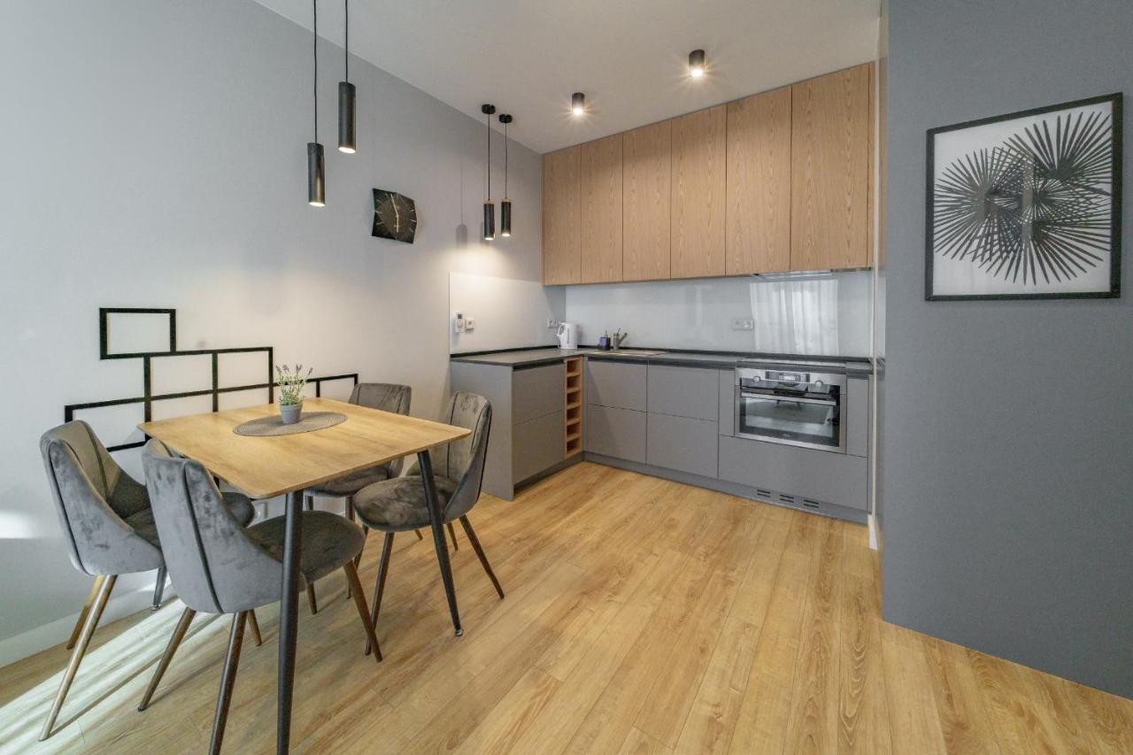 Bright And Charming- Golden Apartments- City Center&S18 Варшава Екстериор снимка