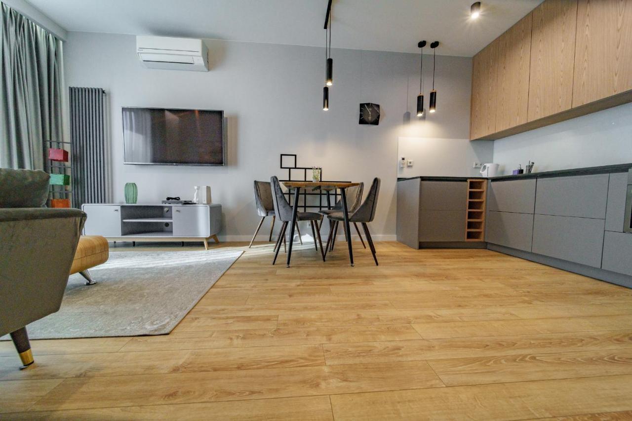Bright And Charming- Golden Apartments- City Center&S18 Варшава Екстериор снимка